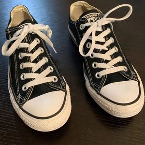 Black Converse size 5